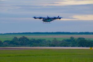 Leia mais sobre o artigo Carro voador da Embraer faz primeiro voo em SP e dá passo inicial pela certificação
