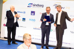 Leia mais sobre o artigo Ex-presidente do Sindseg PR/MS Altevir Prado recebe a maior honraria do sindicato