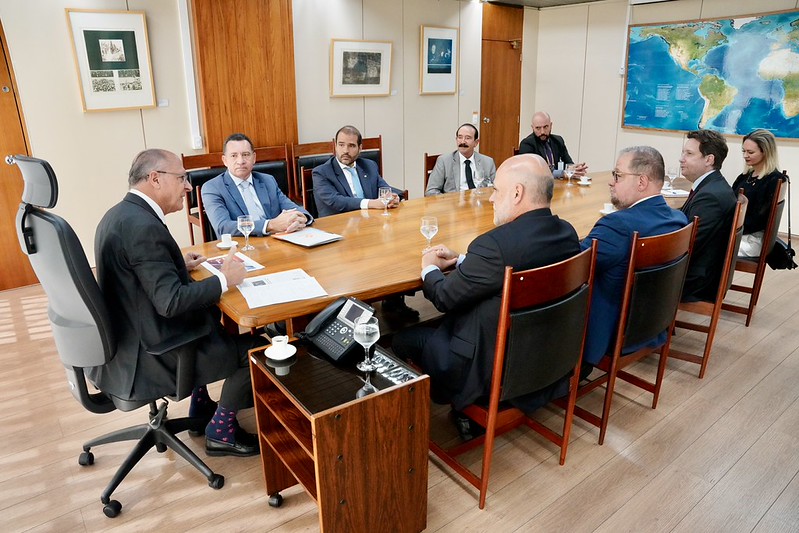 No momento, você está visualizando CNseg leva propostas do setor a Geraldo Alckmin